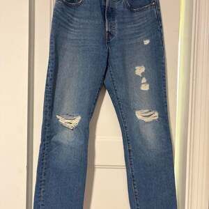 Woman's Levis 501 original distressed jeans  26x30